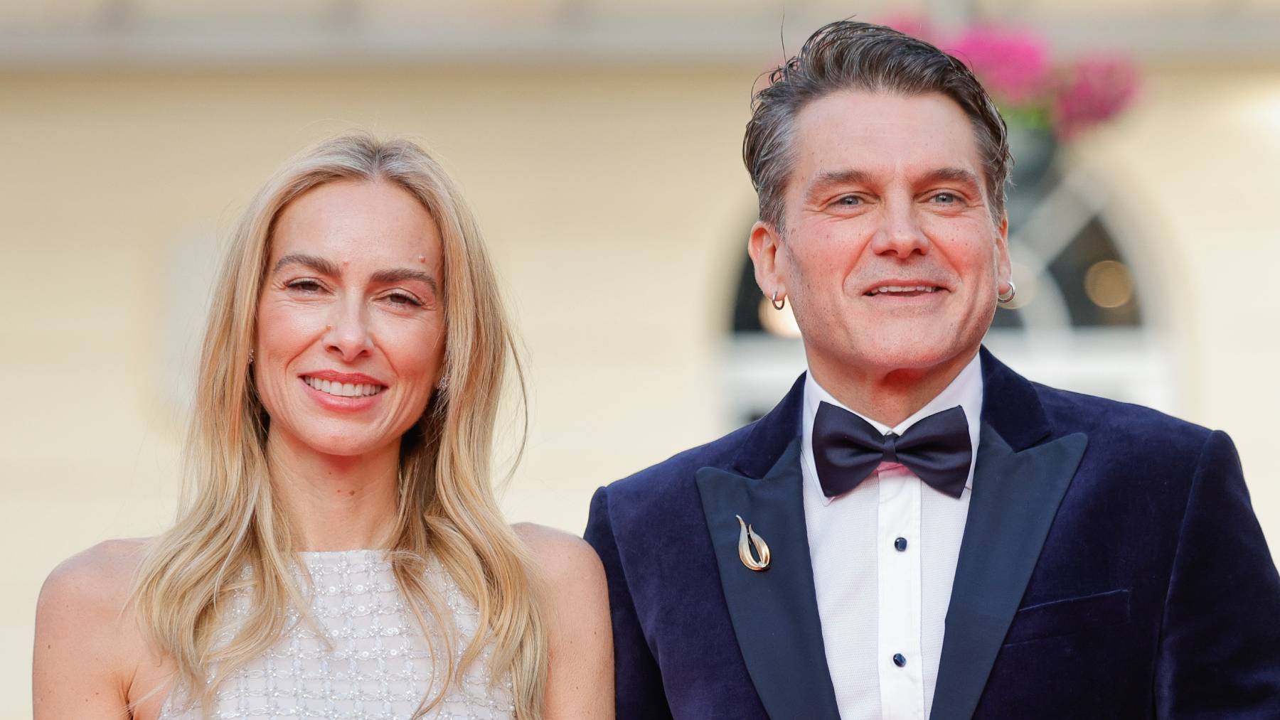 Entre lo clásico y lo audaz: Kira Miró y otros looks que marcaron el arranque del Festival de Málaga