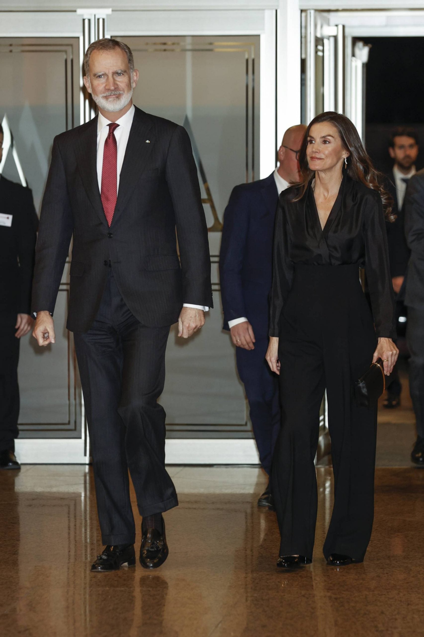 Los Reyes Felipe y Letizia durante un acto oficial. (Foto: Gtres)