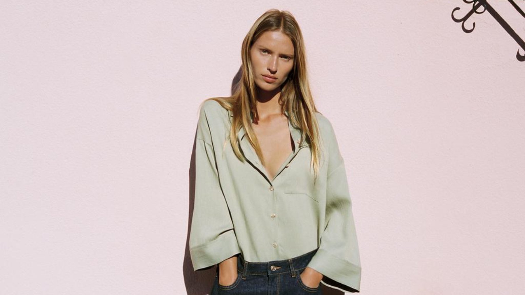 Fue el pantalón más famoso de los 90 y ahora vuelve a estar de moda: así lo llevan las que más saben de estilo