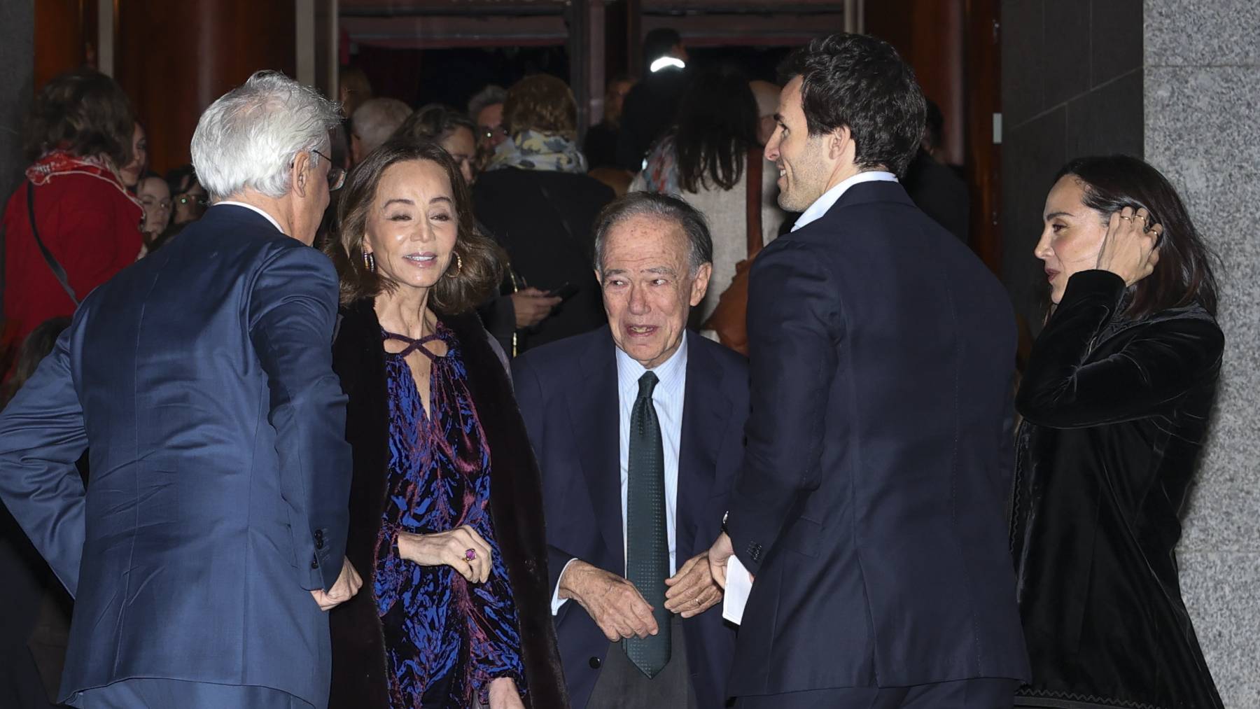 Isabel Preysler irradia felicidad junto a Tamara e Íñigo tras la llegada de Ana Boyer desde Doha