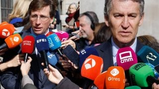 José Luis Martínez-Almeida y Alberto Núñez Feijoó en Madrid. (Foto: Gtres)