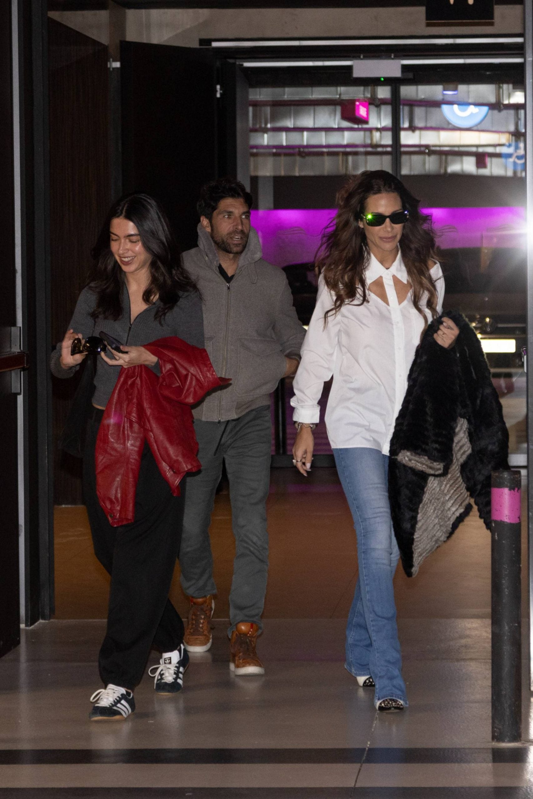 Tamara Gorro, Cayetano Rivera y Lucía Rivera. (Foto: Gtres)