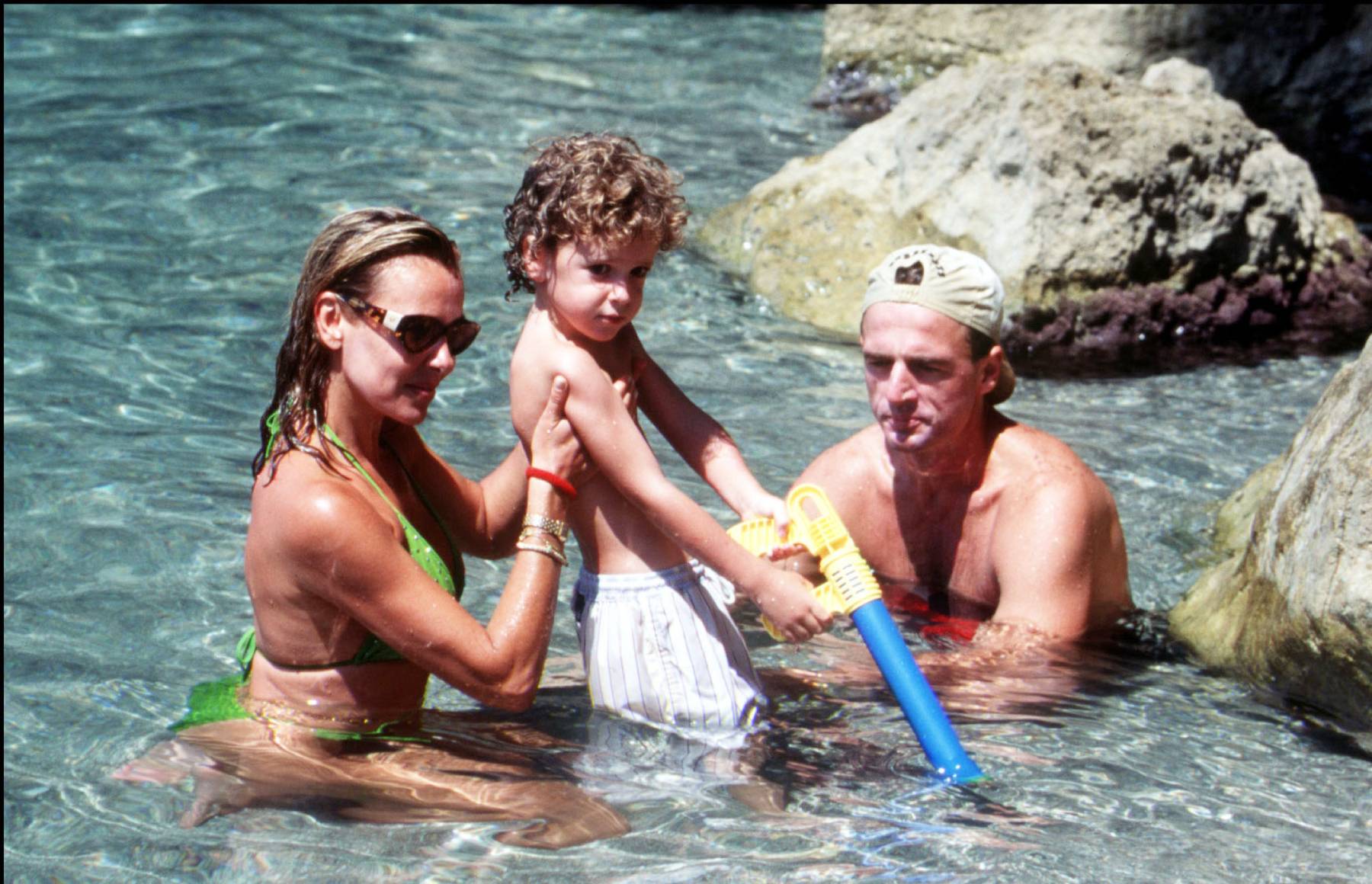 Ana Obregón junto a Alessandro Lequio y su hijo en Mallorca. (Foto: Gtres)