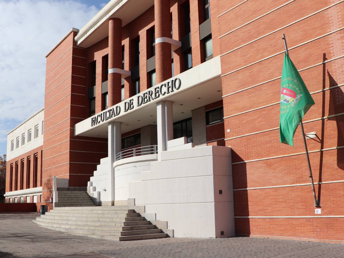 Entrada de la Facultad de Derecho de la Universidad Autónoma de Madrid