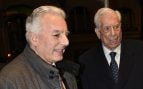 Mario Vargas Llosa y su hijo Álvaro en Madrid. (Foto: Gtres)