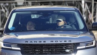 Rocío Flores y Gloria Camila en el interior de un coche. (Foto: Gtres)