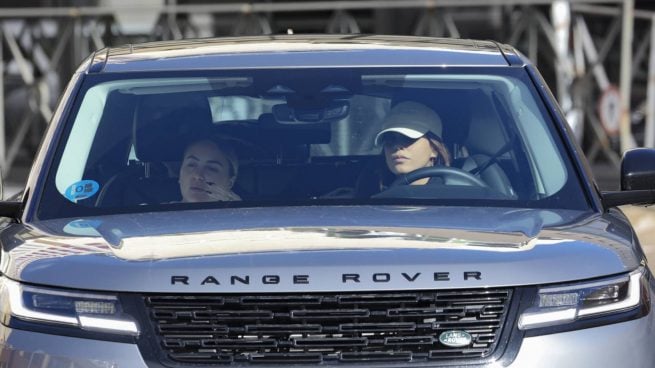 Rocío Flores y Gloria Camila en el interior de un coche. (Foto: Gtres)