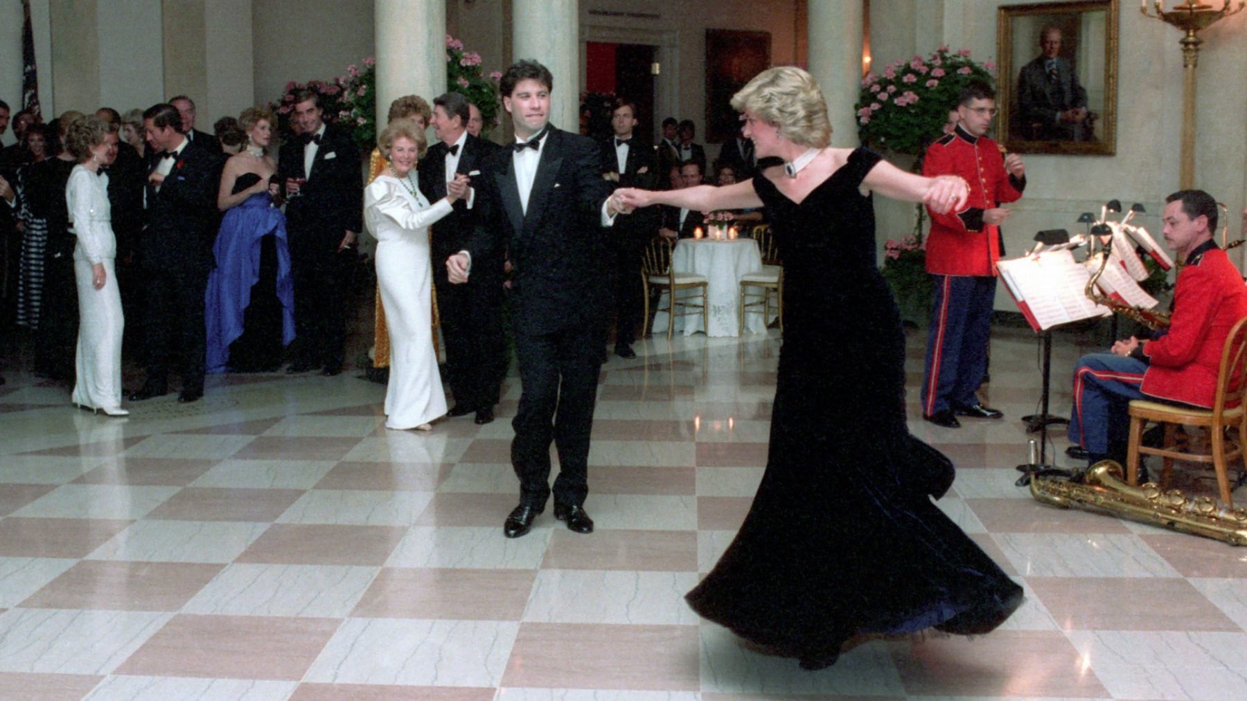 El momento viral de Diana y Travolta que eclipsará la visita de Camila a la Casa Blanca