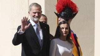 Los Reyes Felipe y Letizia en un acto oficial. (Foto: Gtres)