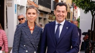 Manuela Villena y Juan Manuel Moreno en Sevilla. (Foto: Gtres)