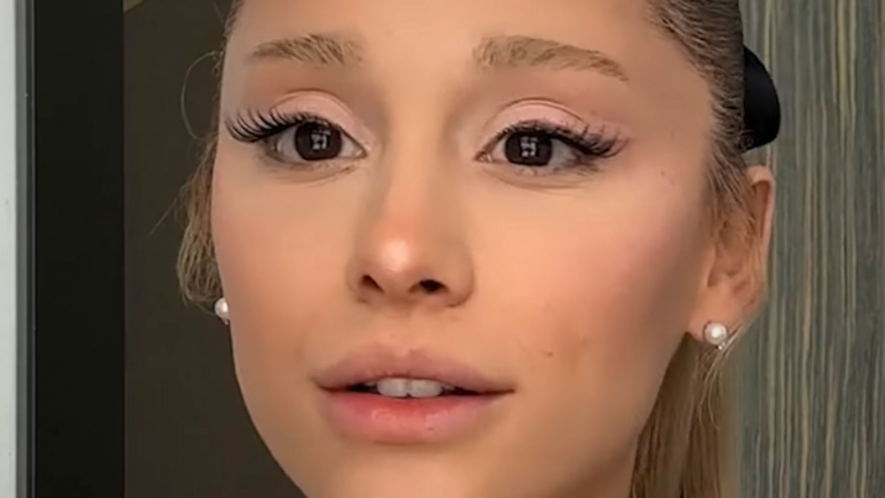Ariana Grande, skincare, makeup