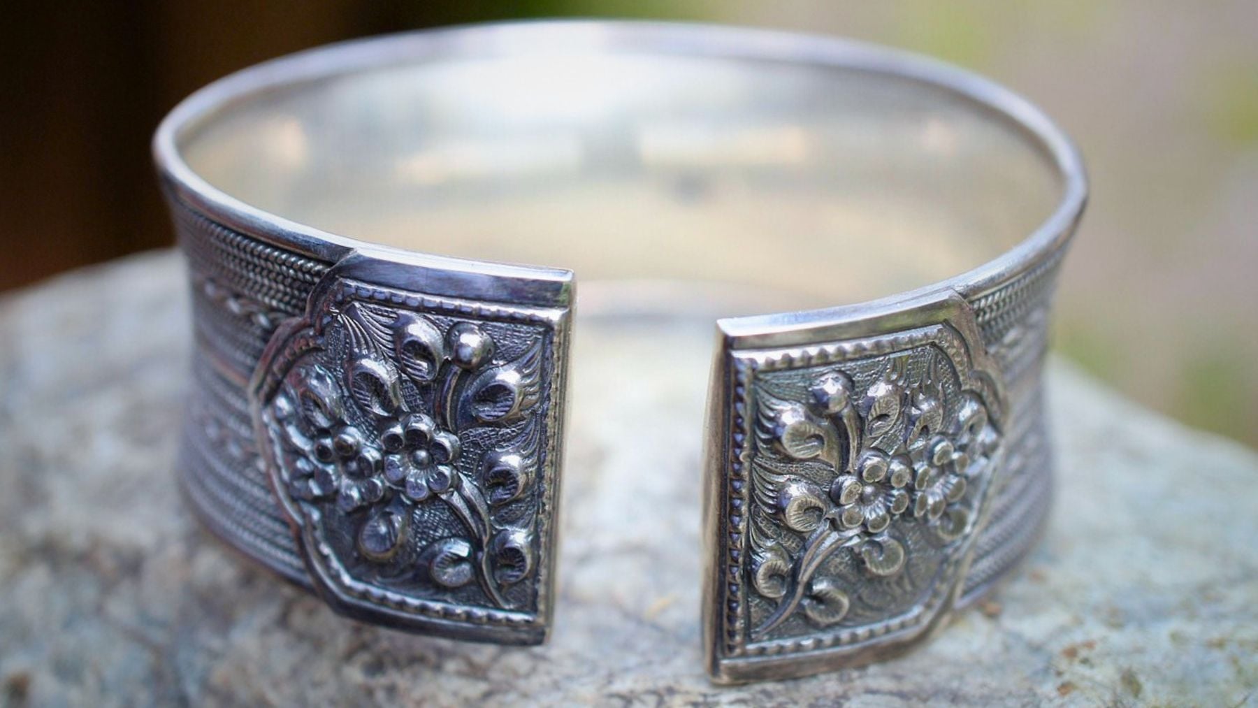 Silver, color, psychology