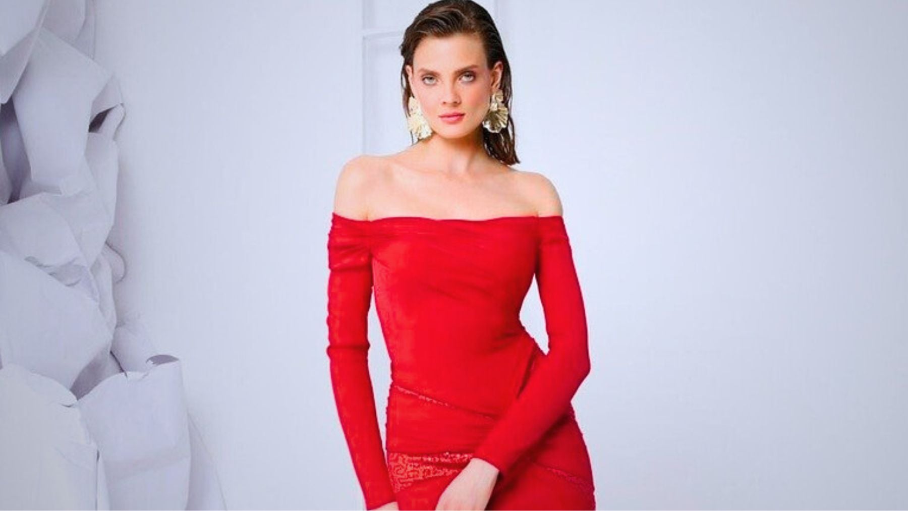 Red, clothes, wearing