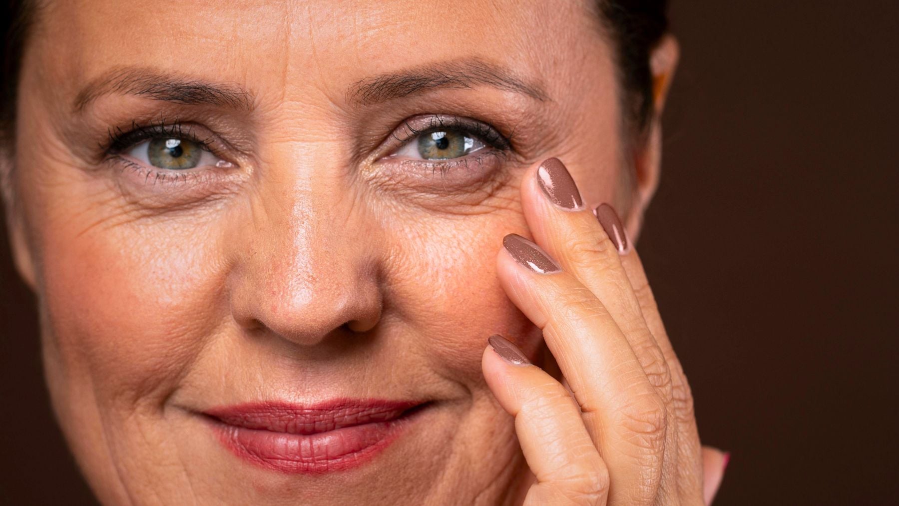 Eye wrinkles, makeup, trick