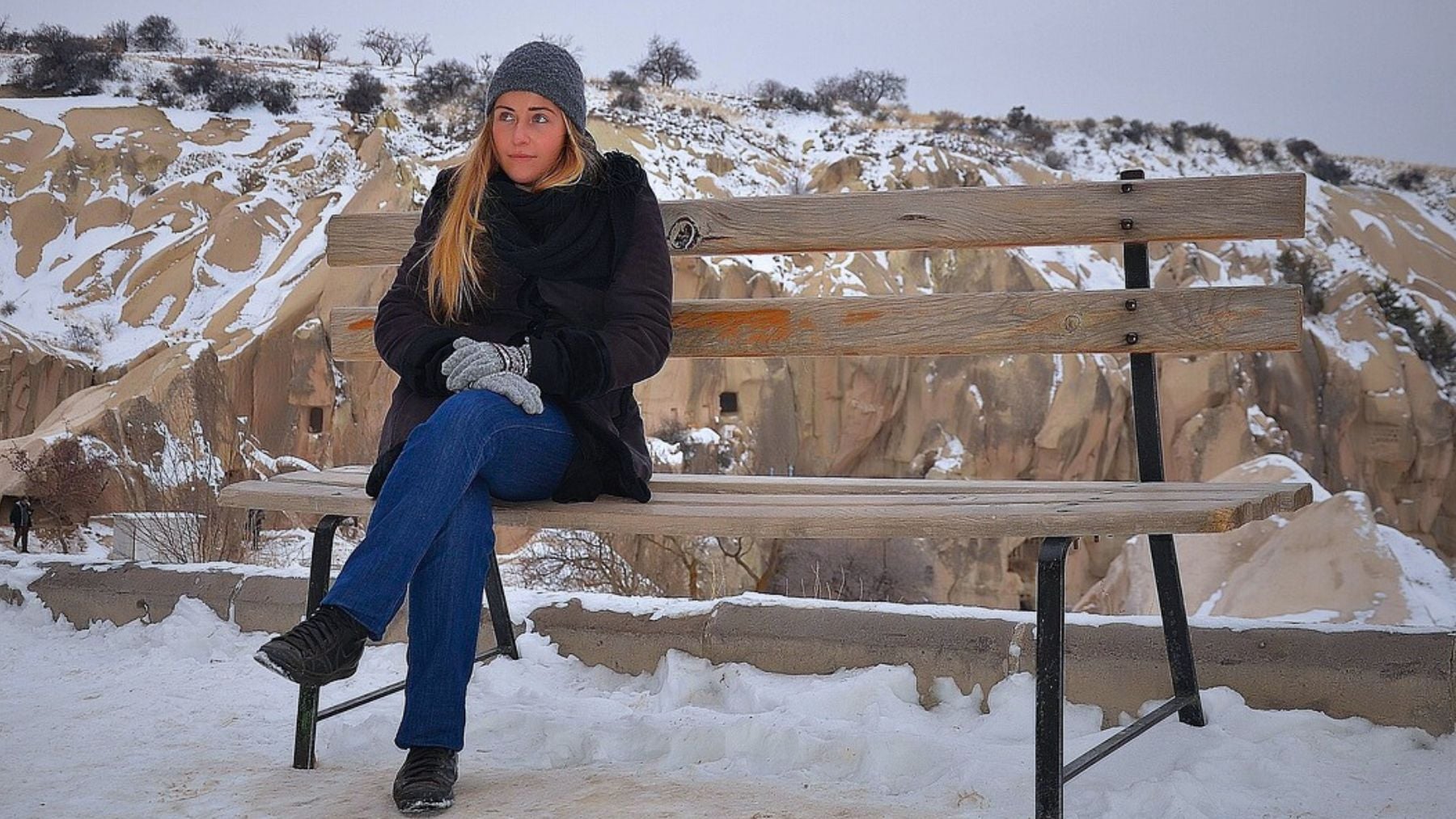 Legs crossed, psychology, body language