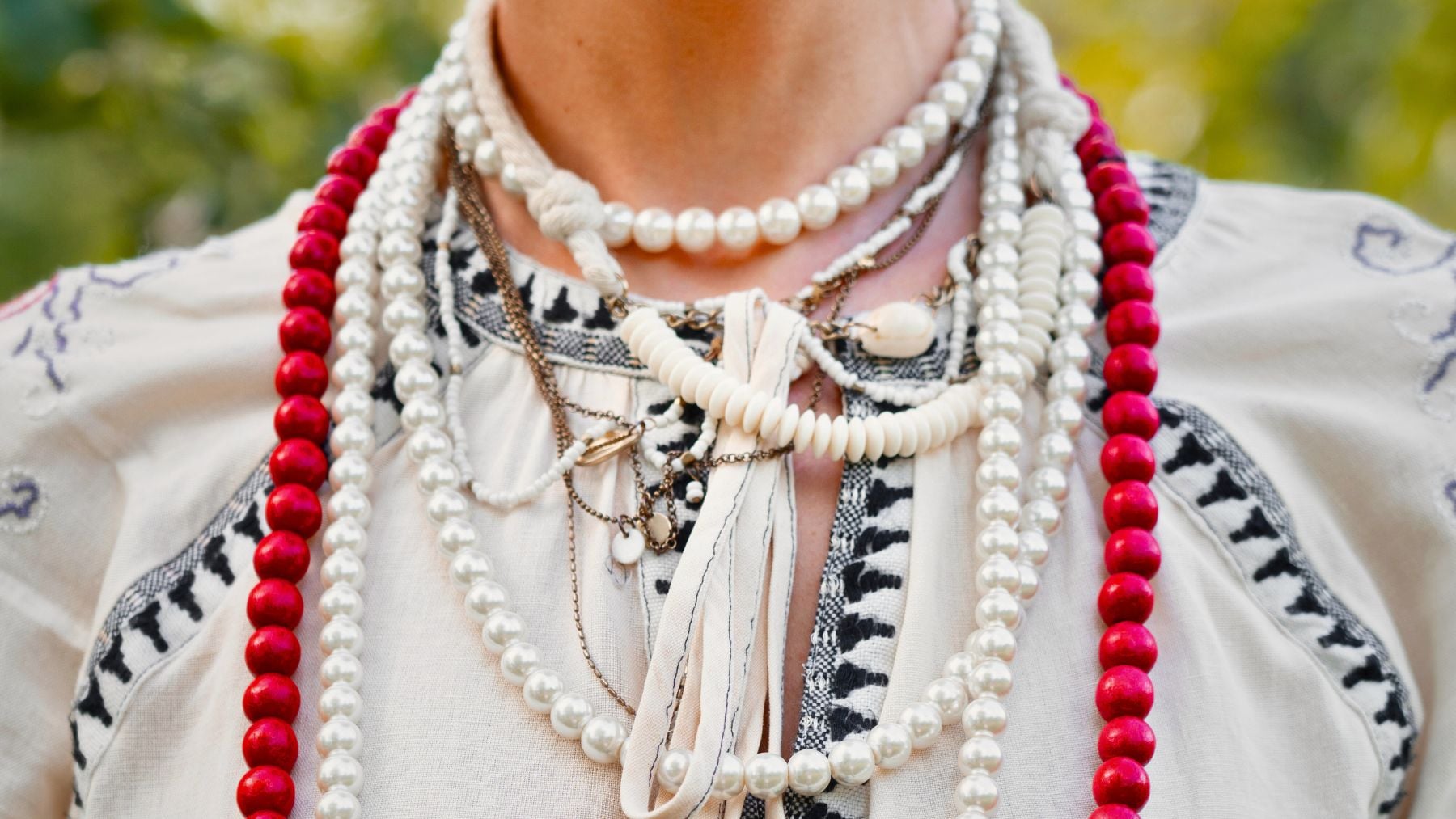 Pendants, neck, psychology