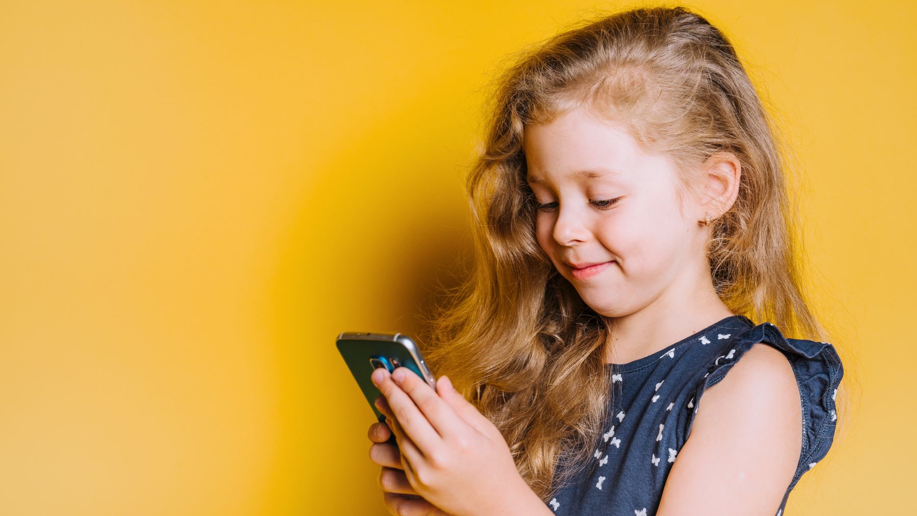 Child, phone, parents