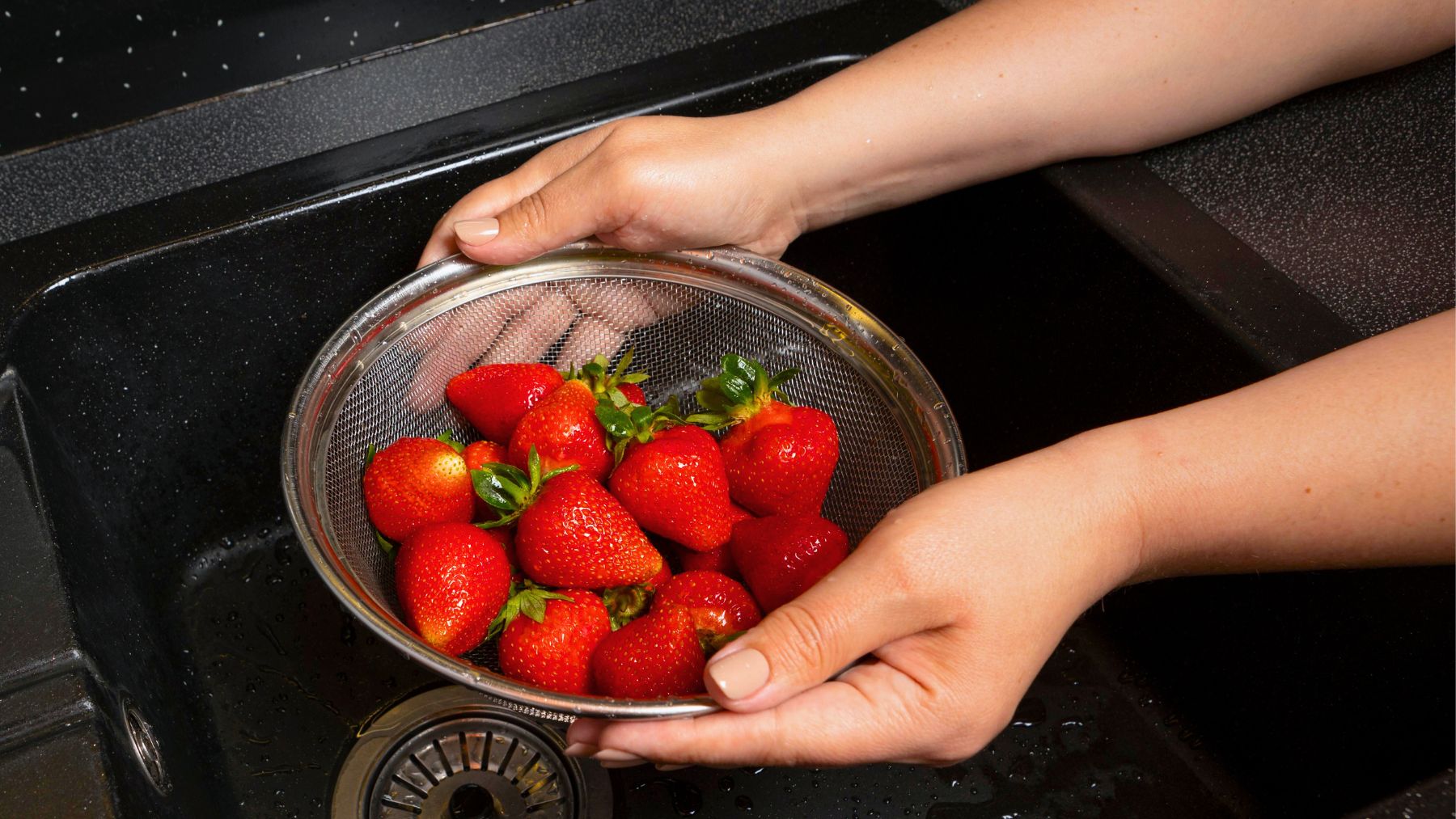 Wash, strawberries, fruit