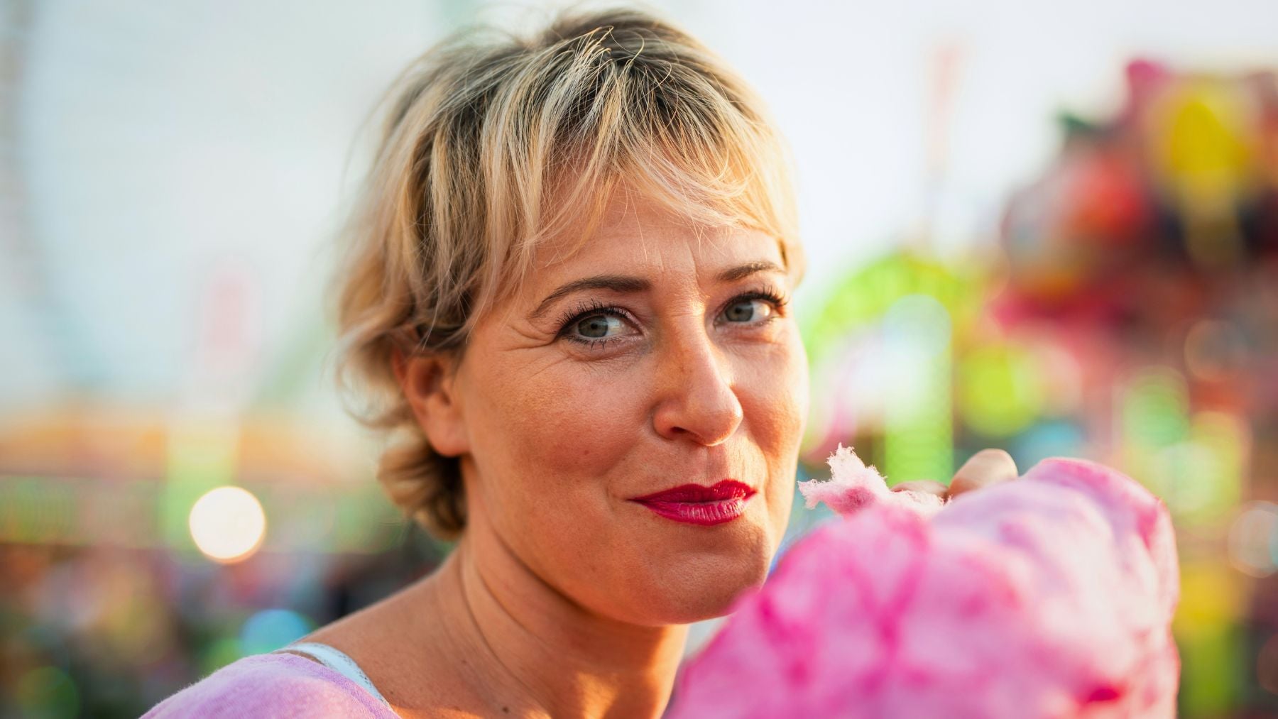 Senior, women, haircut