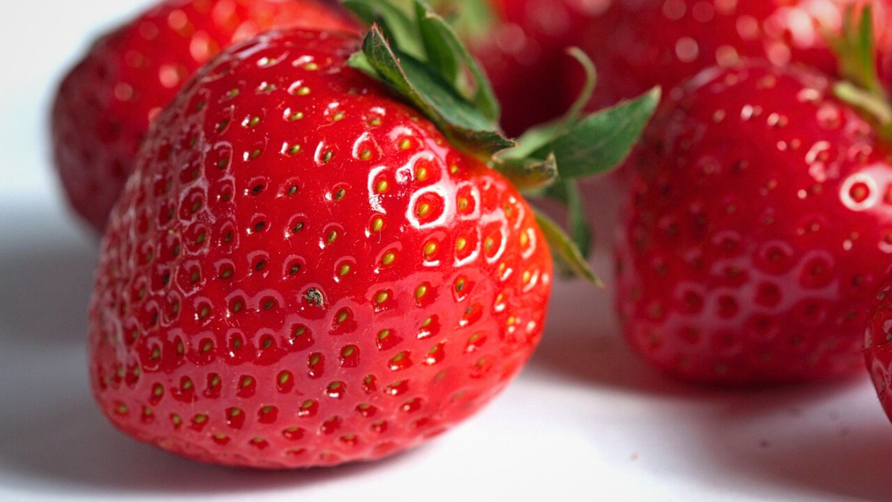 Wash, strawberries, method