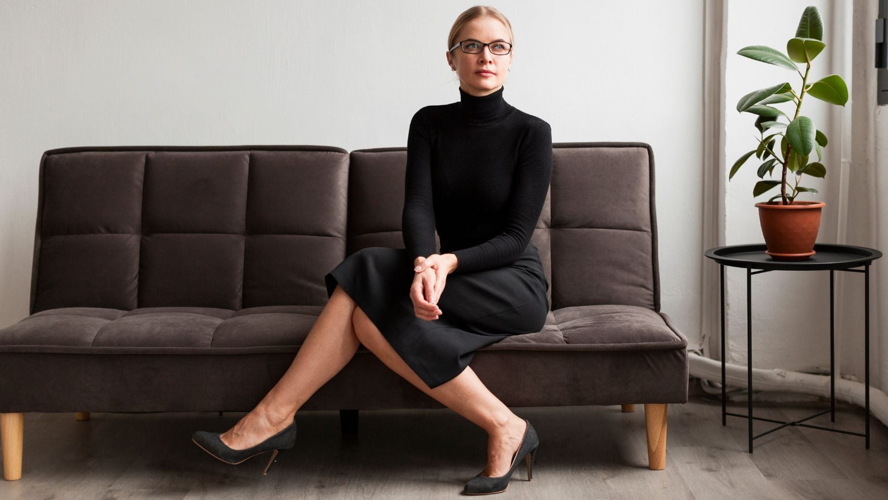 Legs, crossed, meaning