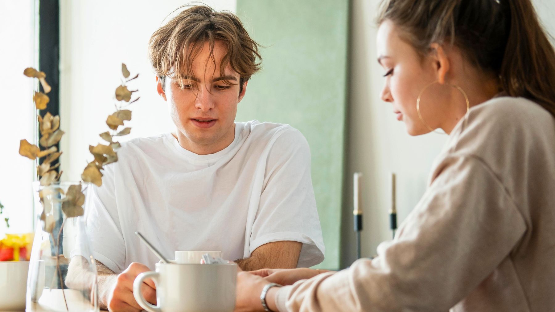 Eye contact, avoid, meaning