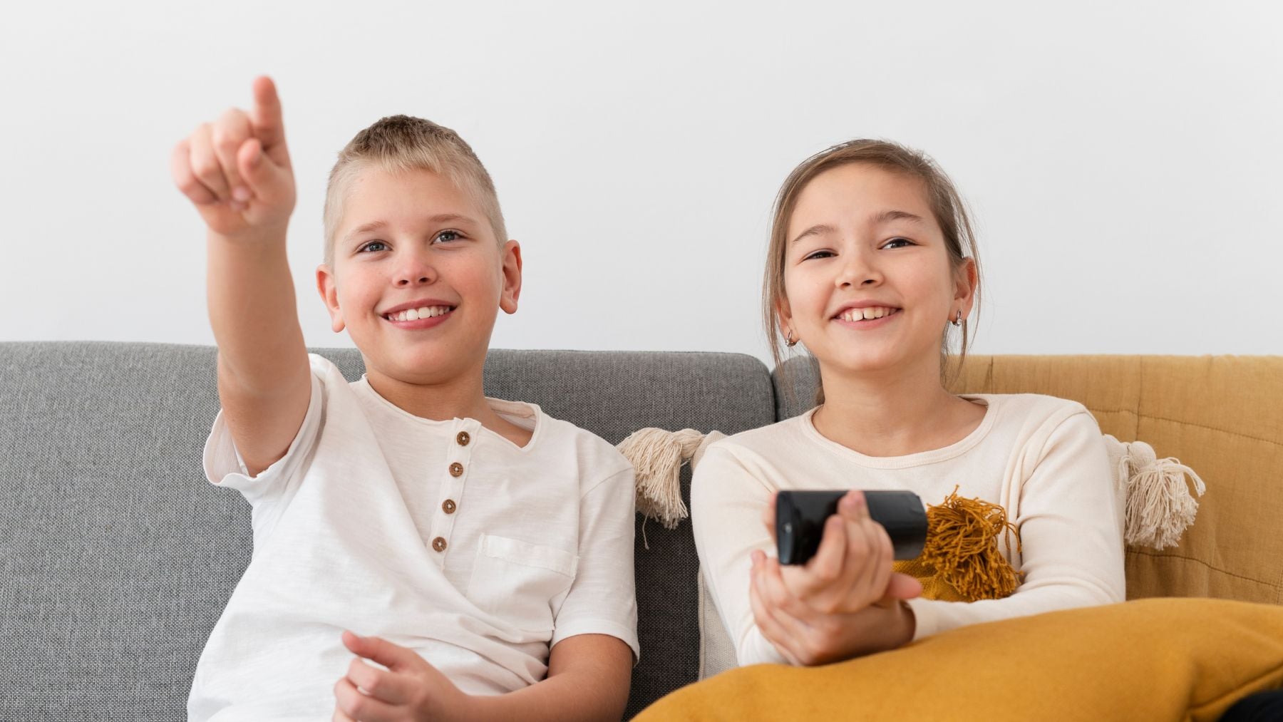 kids, watching TV, children laughing