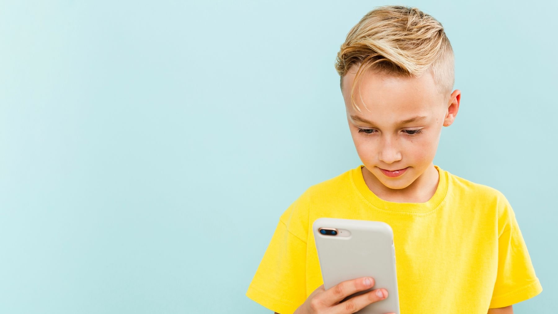 kid, smartphone