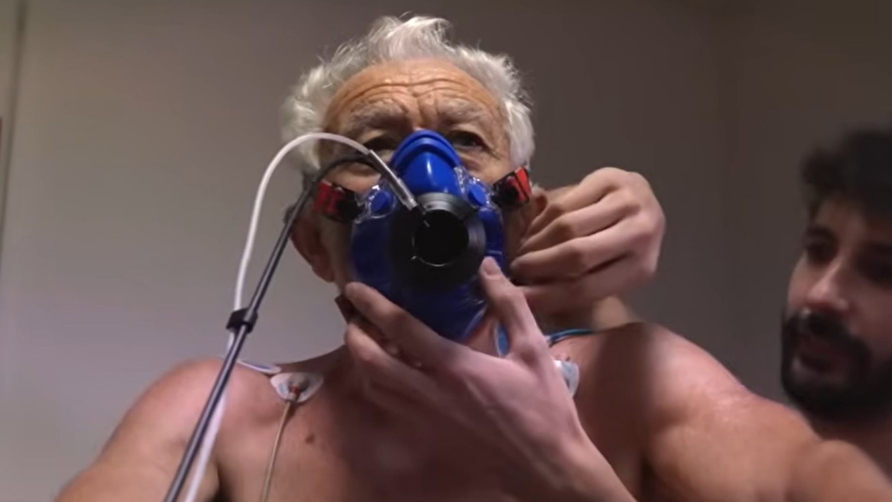 82-year-old athlete Juan López undergoing oxygen consumption test with mask in lab study