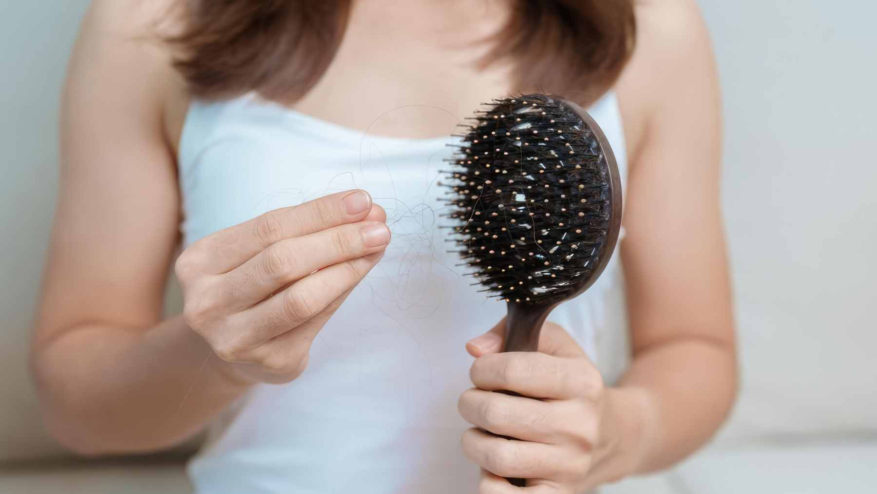 A researcher says the solution for treating hair loss could be as simple as a specific type of sugar, and the twist is how something that sounds too basic may target the biology underneath the follicle 1 A medical illustration showing hair follicles being nourished by improved blood flow, representing the research on 2-deoxy-D-ribose.