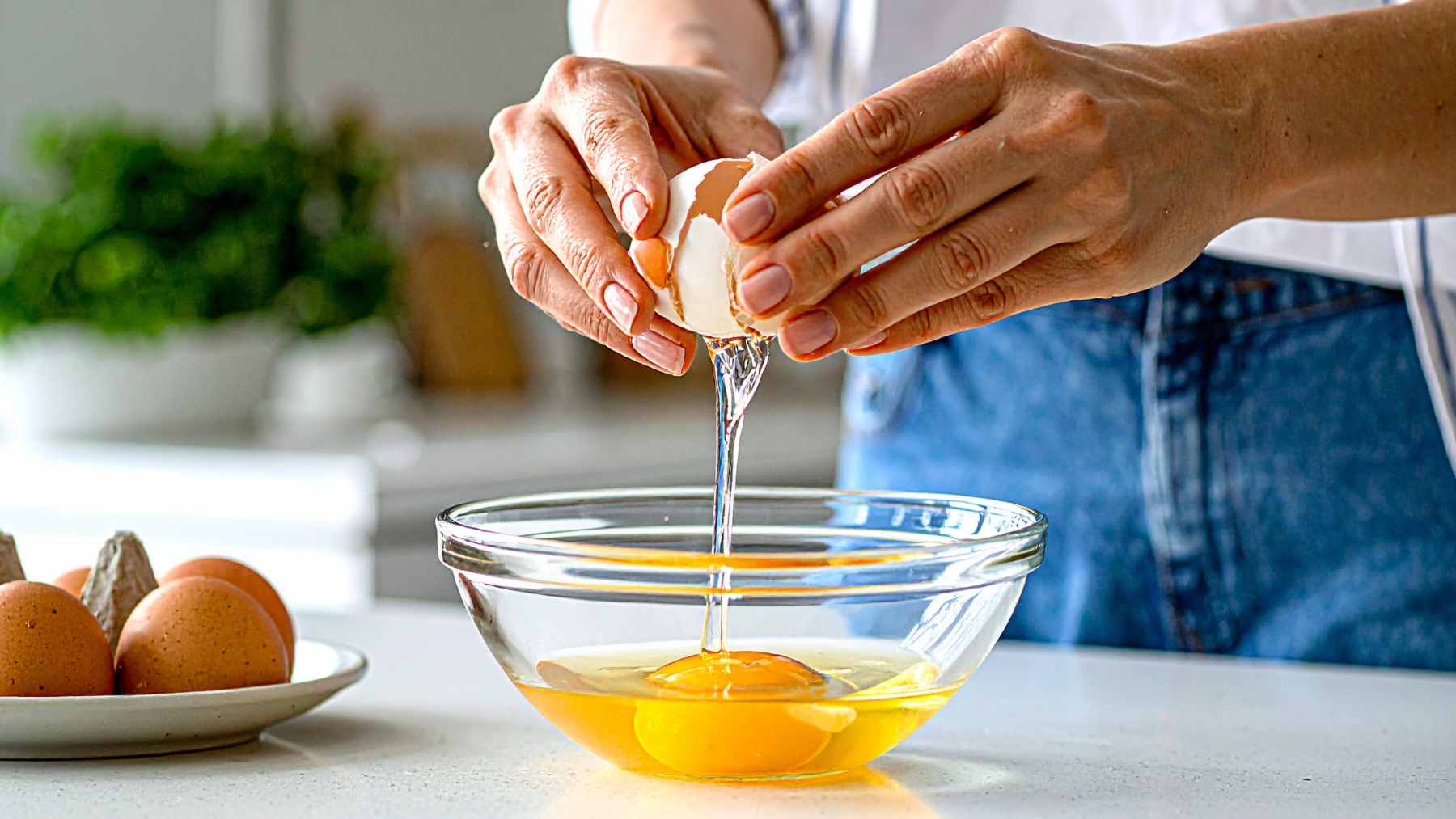 A physician discusses the nutritional benefits of eggs and protein for maintaining muscle mass and brain health in older adults.
