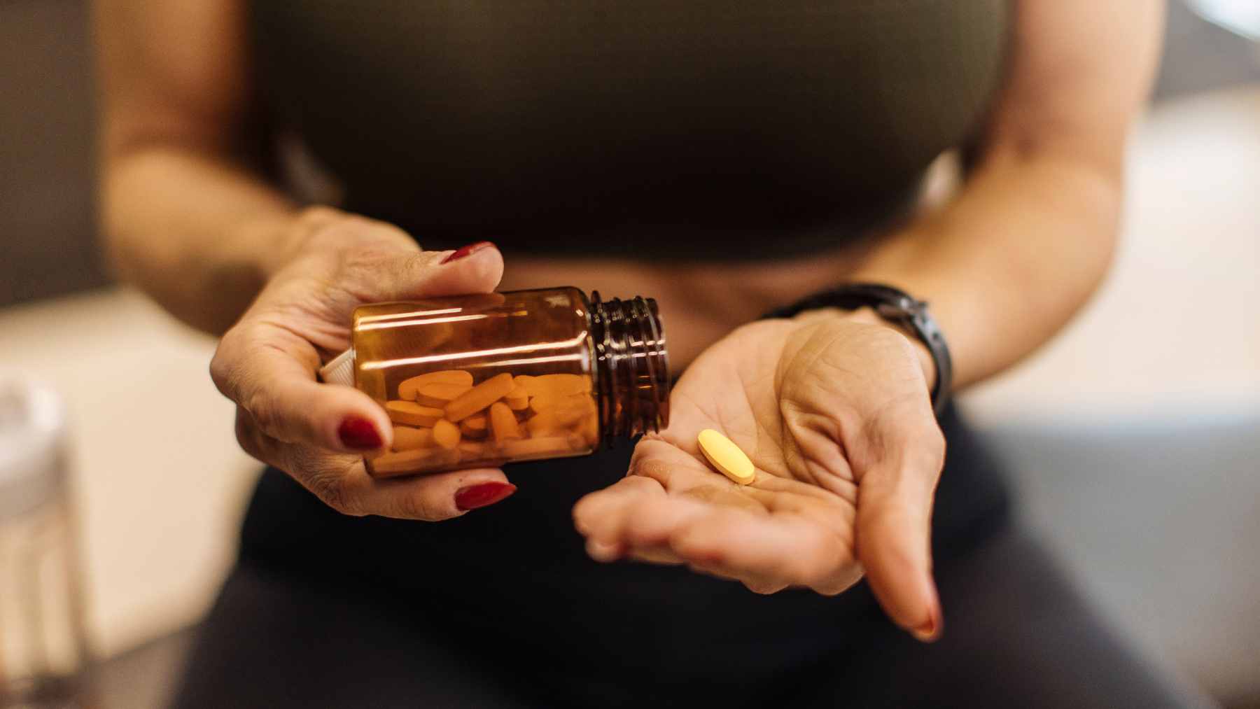 A bottle of magnesium bisglycinate supplements next to a bowl of magnesium-rich foods like pumpkin seeds and leafy greens.