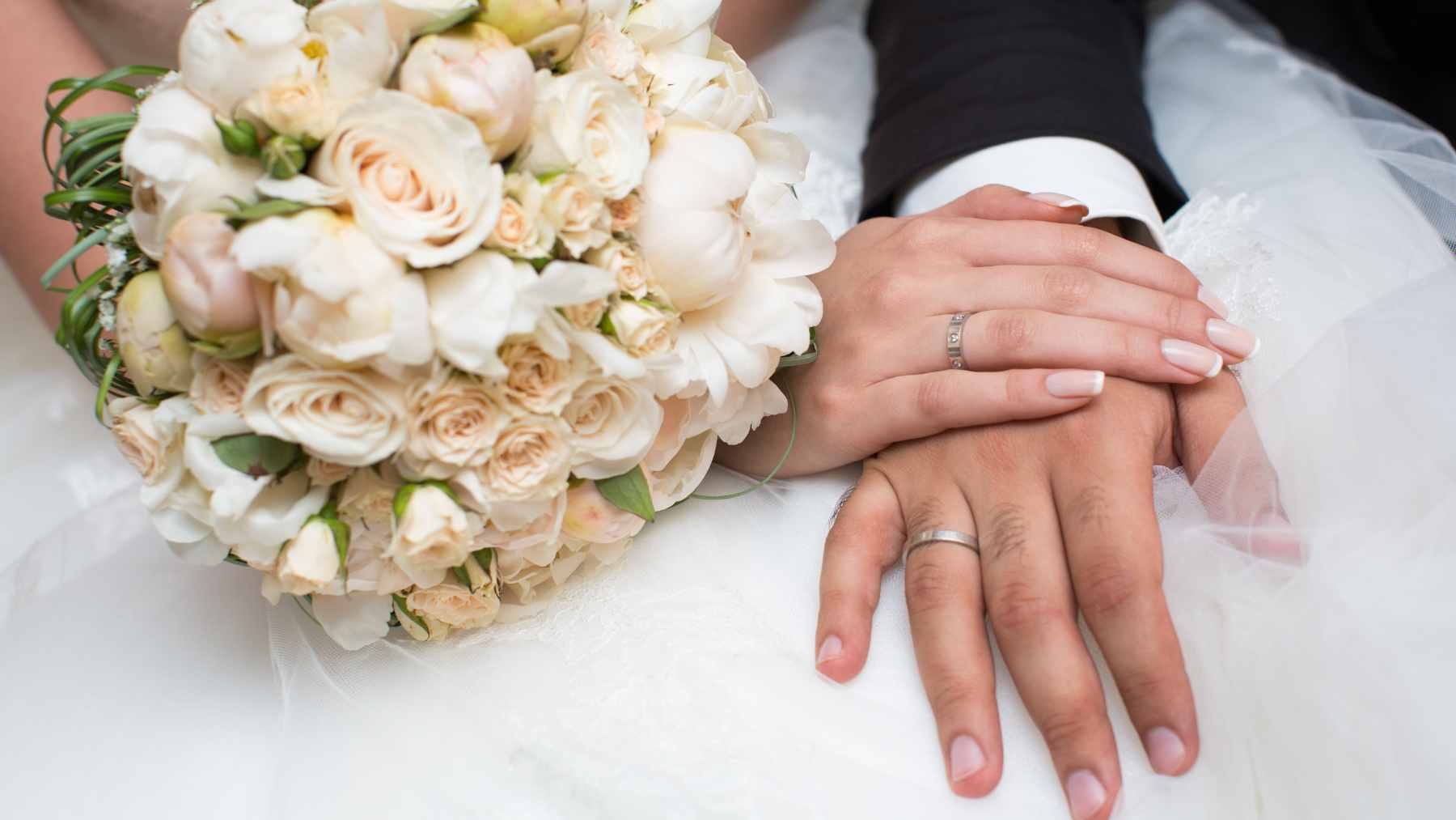 George Levinger, psychologist: a happy marriage may depend on one overlooked kind of compatibility 1 A couple sitting together and talking calmly, representing effective communication and conflict resolution in a relationship.