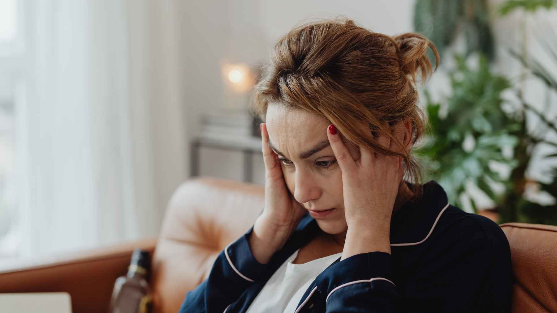 Neurologist explains how frequent painkiller use can worsen recurring headaches and why migraine requires proper diagnosis and treatment.