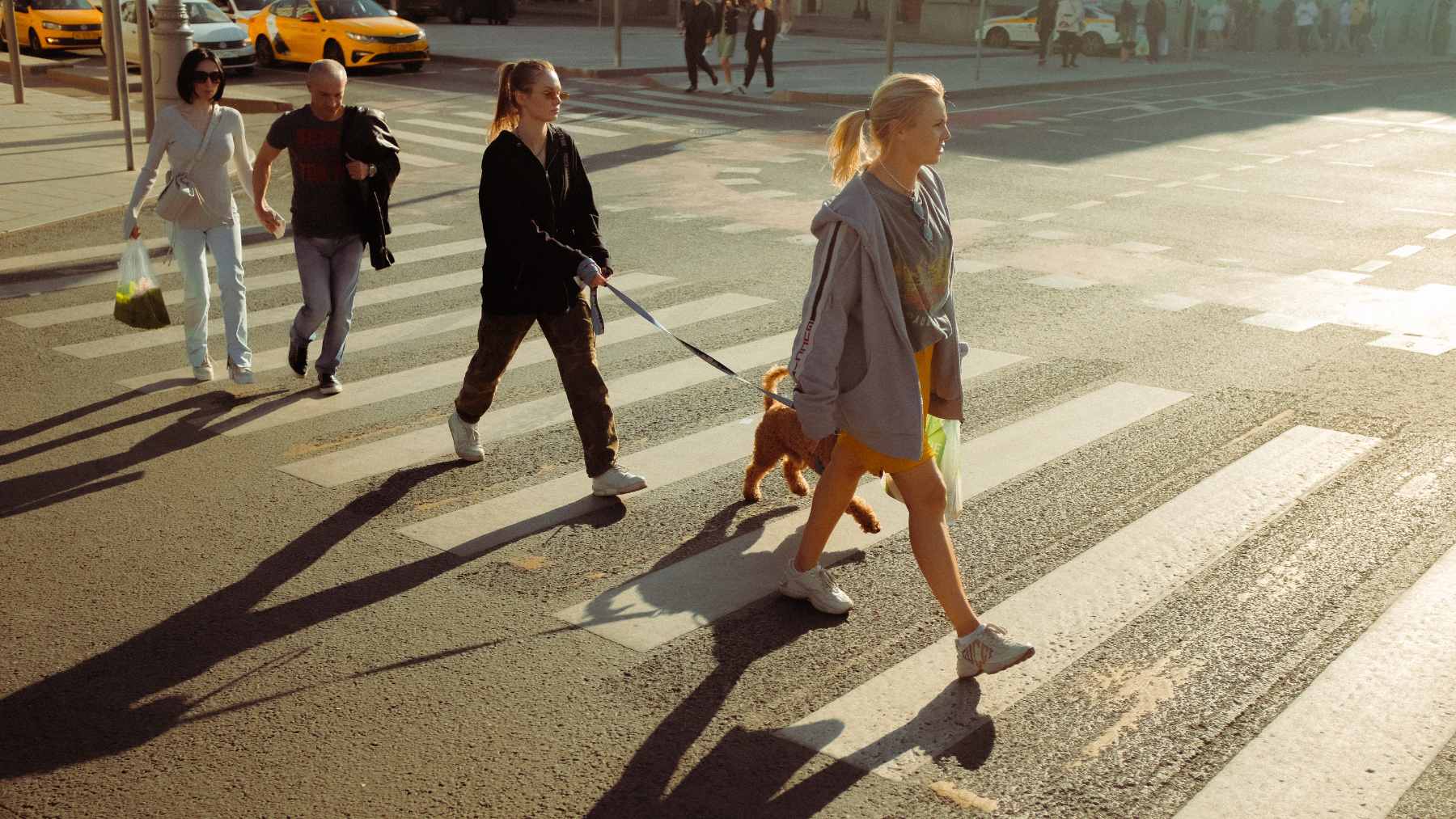 Psychologists agree, people who wave thank you to a car when crossing the street aren’t just being polite 1 A pedestrian offering a friendly hand wave to a driver while crossing a busy city street.