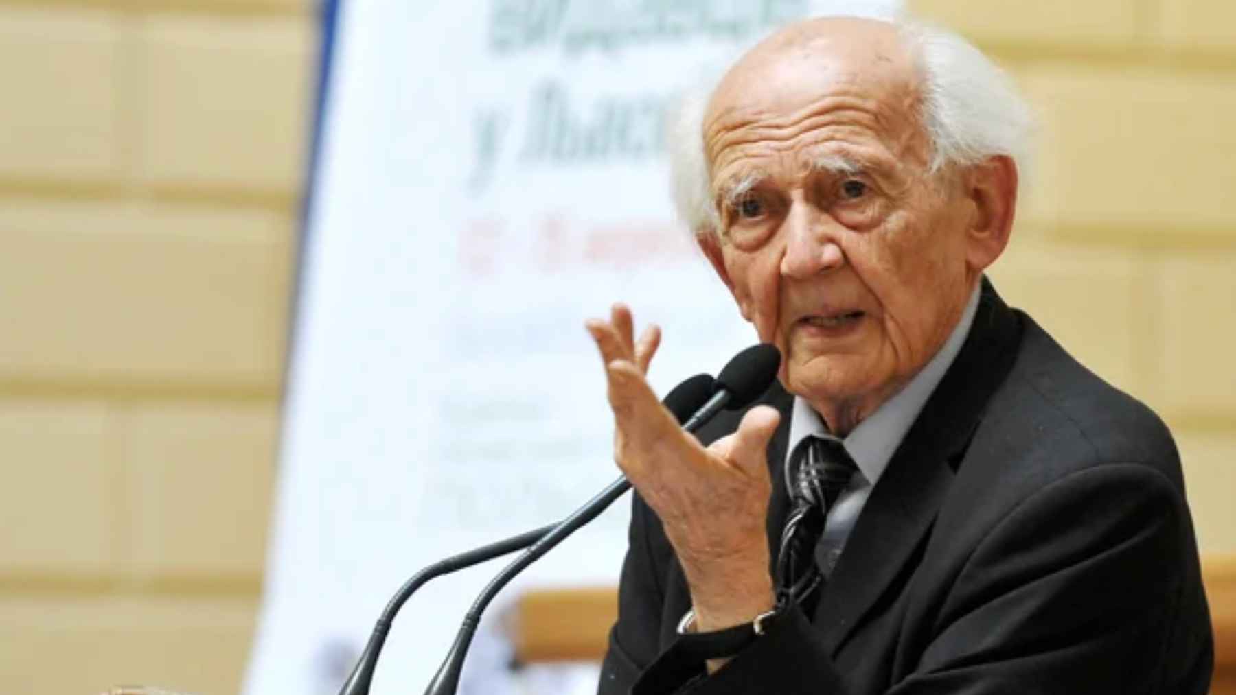 People smiling during a fitness activity, illustrating themes of happiness, social connection, and well-being discussed by philosopher Zygmunt Bauman.