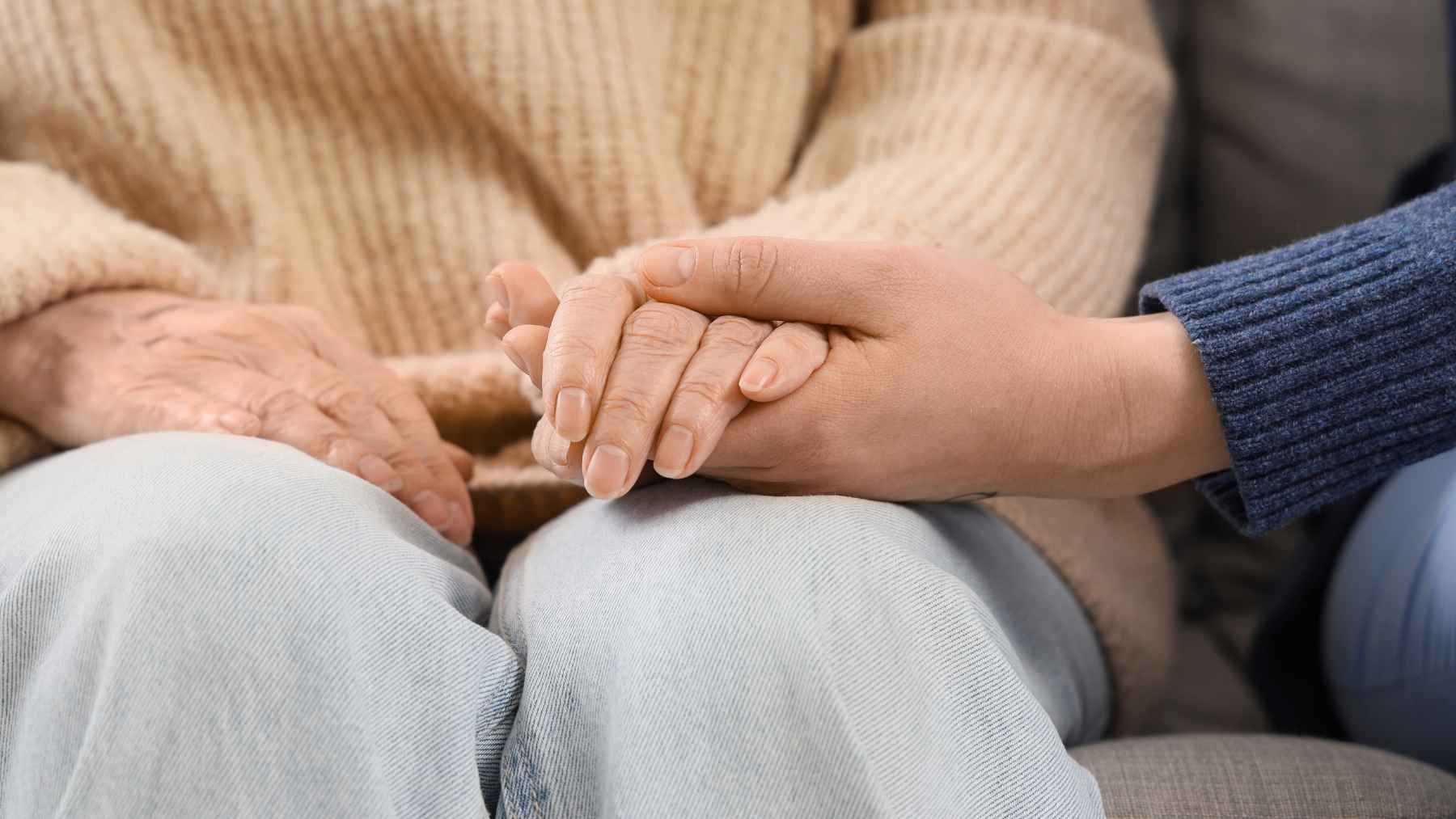 Scientists may have foundy a simple blood test that spots Alzheimer's years before symptoms appear, something which could change everything for your family 1 Family member holding the hand of an older adult, representing support for people at risk of Alzheimer's disease and memory decline.