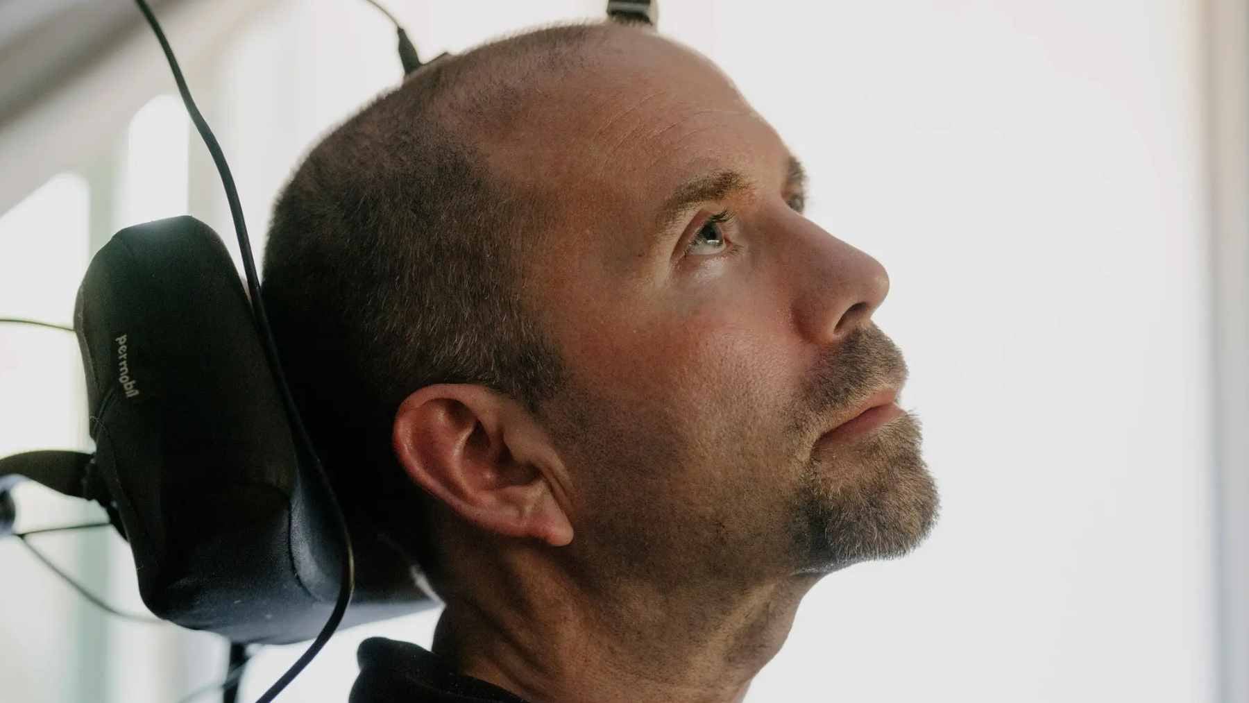 A medical visualization of a brain computer interface system, representing the technology used by Casey Harrell to convert attempted speech into text and control a computer after being diagnosed with ALS.