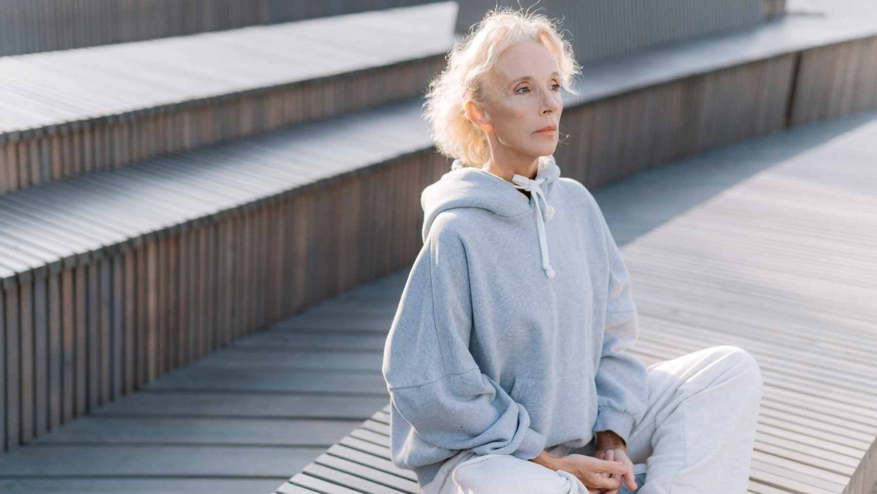 Doctor reveals the three daily habits behind a longer life, and the reason they work has less to do with diet than you'd expect 1 A physician reviewing cardiovascular health markers with a patient during a routine preventative checkup.