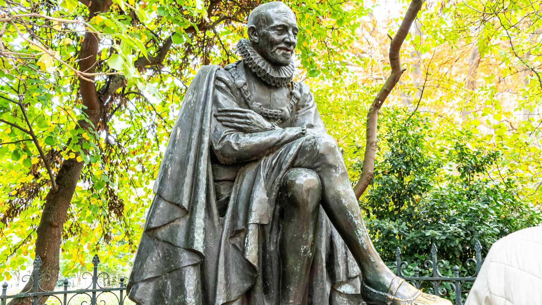 Michel de Montaigne, philosopher: "we should keep a little back room all our own, entirely free, where we set up our true liberty" 1 Historical portrait illustration of Renaissance philosopher Michel de Montaigne, known for his essays on human nature and solitude.