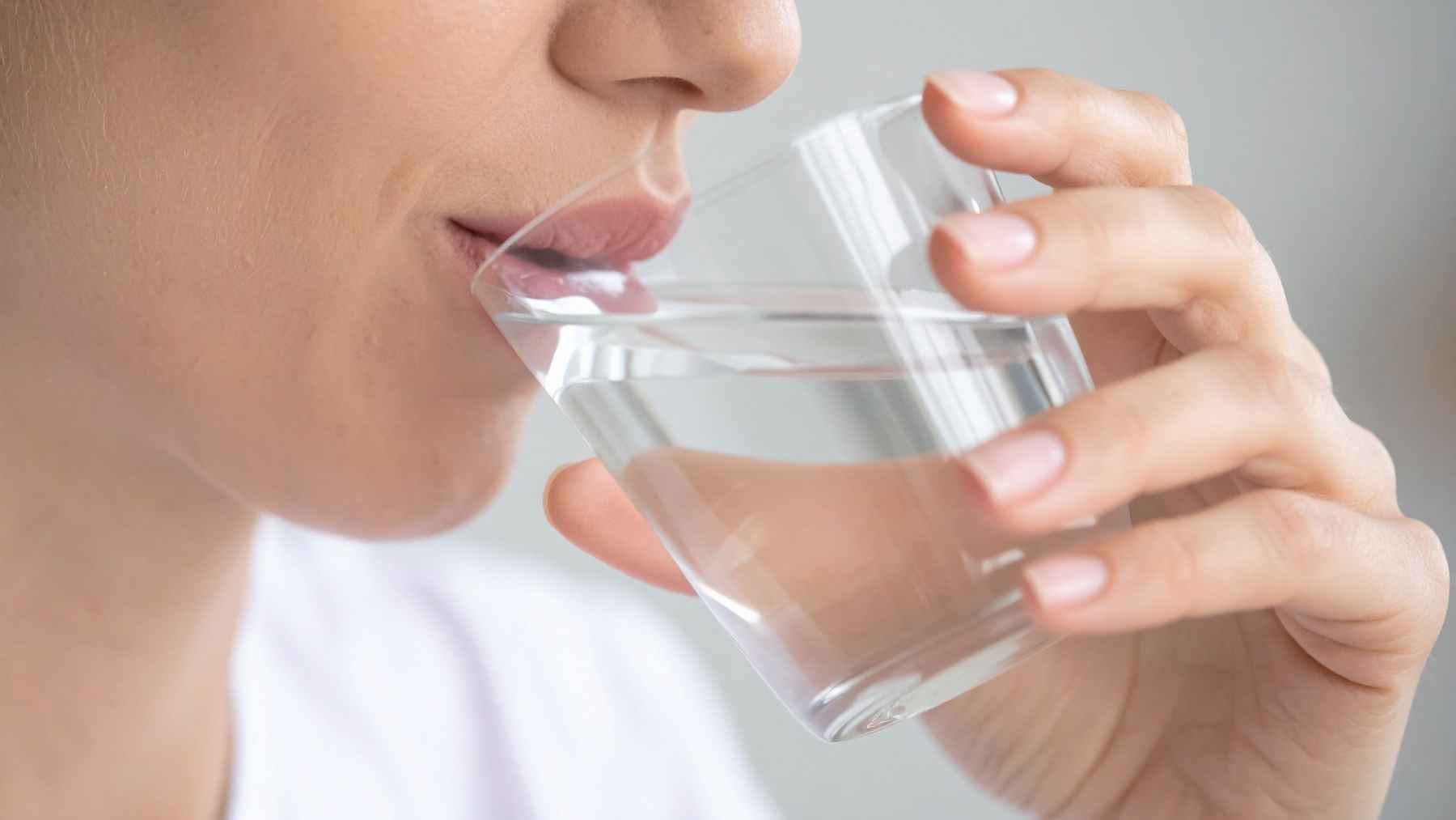 A person waking up with morning thirst and dry mouth, representing early health warnings like high blood sugar.