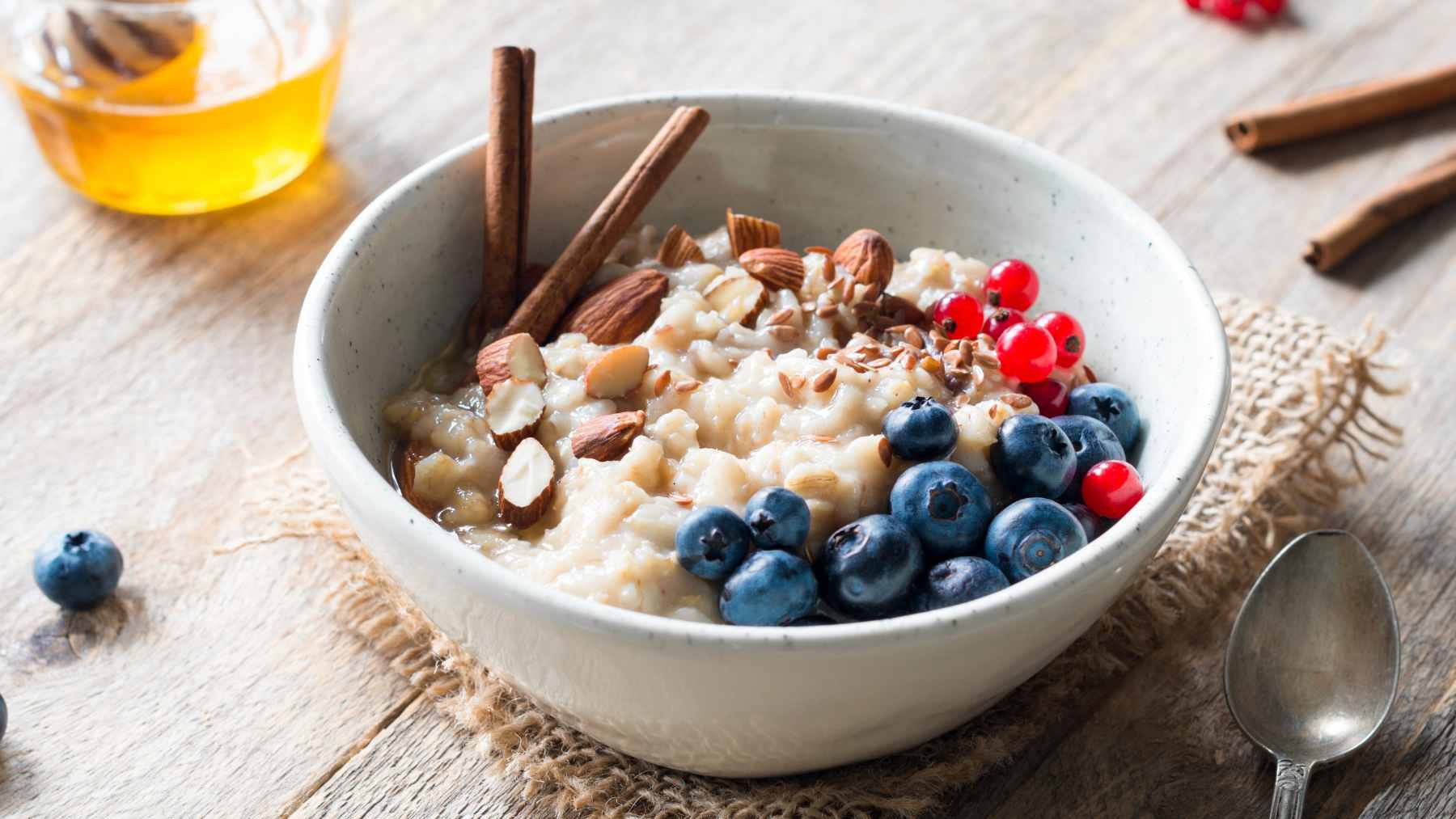 A cheap breakfast you already know can lower your bad cholesterol naturally, but most people prepare it wrong by skipping one simple step 1 A bowl of plain, steel-cut oatmeal topped with fresh blueberries and walnuts, prepared without added sugars.