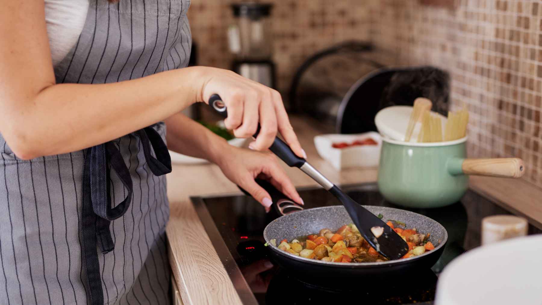 Protein-rich bedtime snack with dairy foods such as Greek yogurt and cottage cheese that may support overnight muscle recovery after exercise.
