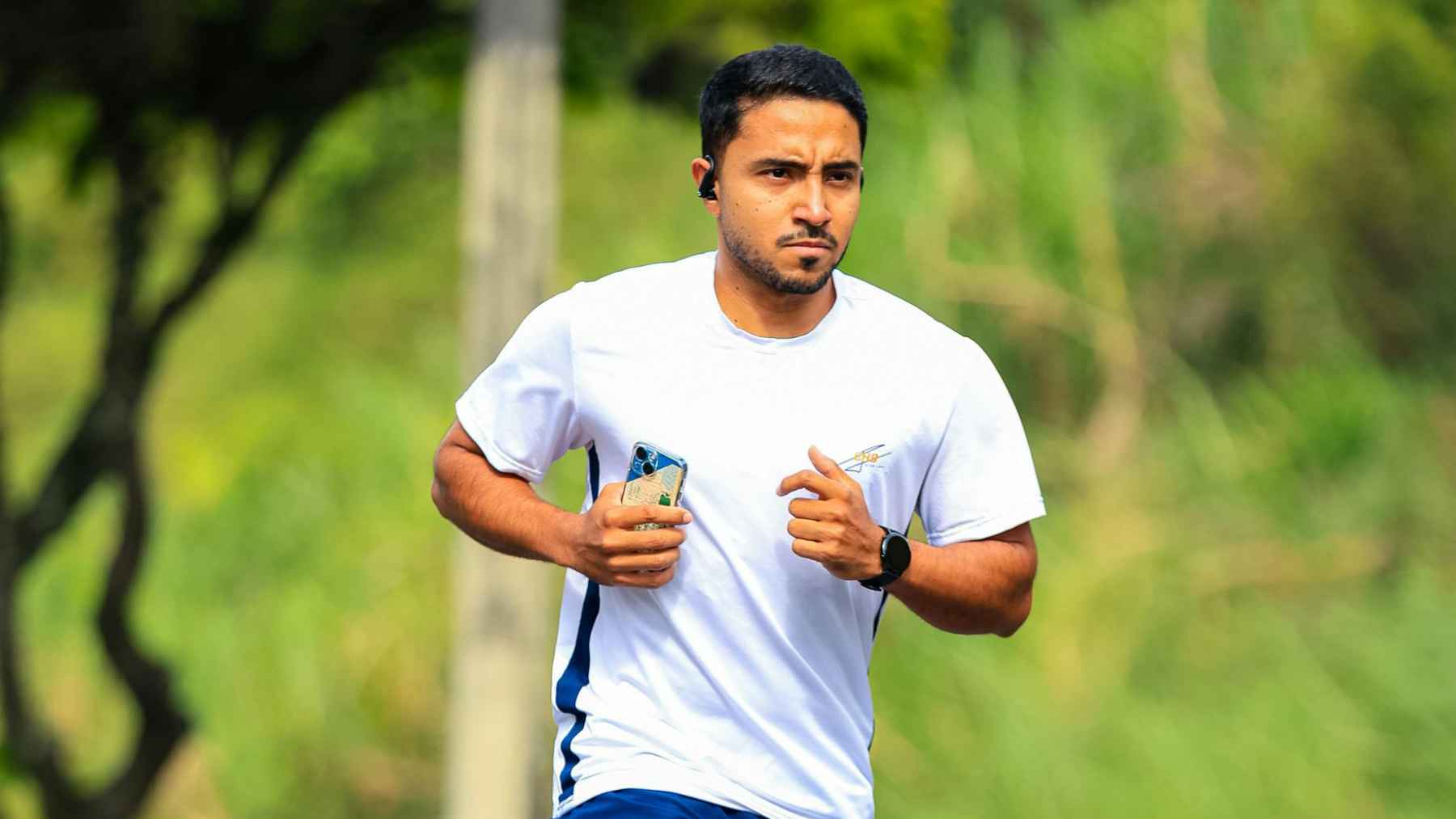 Runner exercising outdoors in hot summer weather, highlighting the risks of intense physical activity during high heat and humidity.