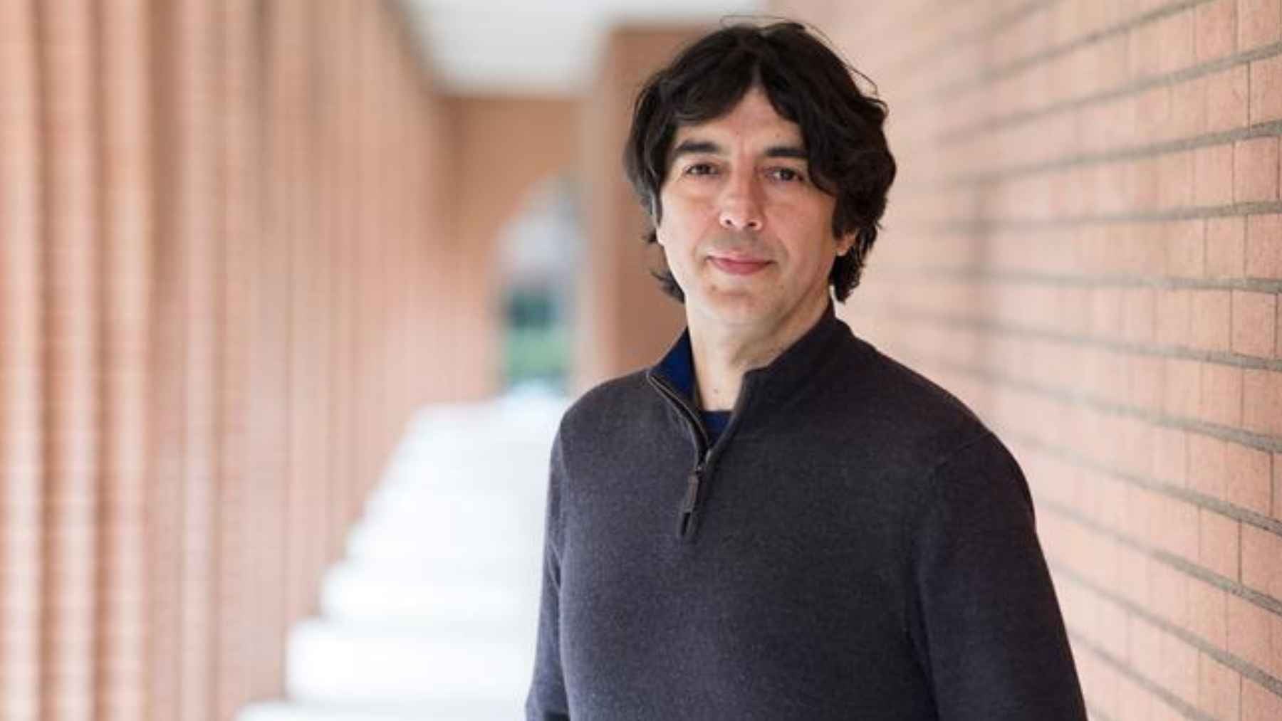Portrait of longevity researcher Valter Longo, who promotes a plant-based diet, regular exercise, healthy sleep, and time-restricted eating.