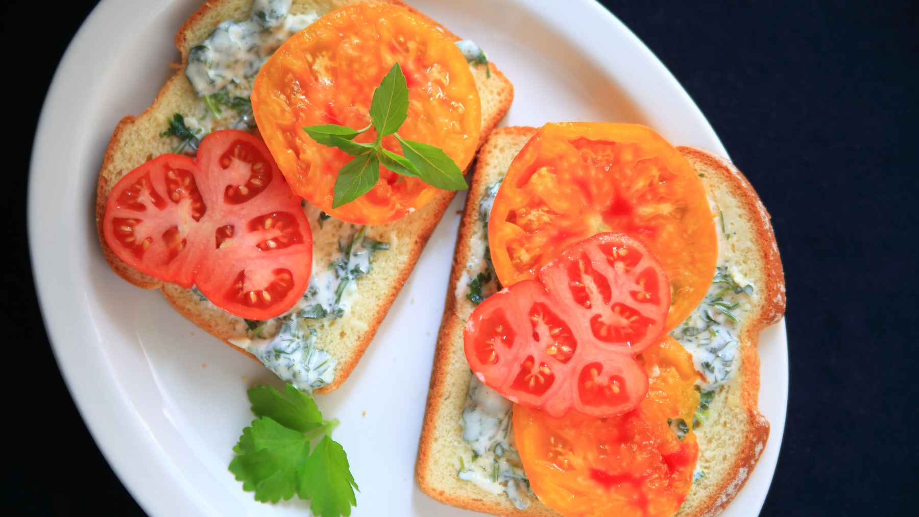 A fresh high-protein tomato sandwich prepared with whipped cottage cheese on whole-wheat bread.