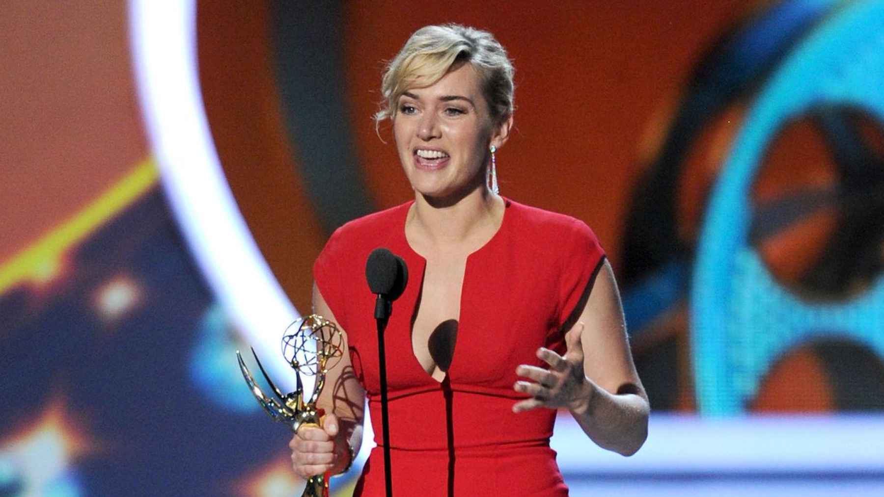 Kate Winslet speaking about her mother during her Emmy acceptance speech