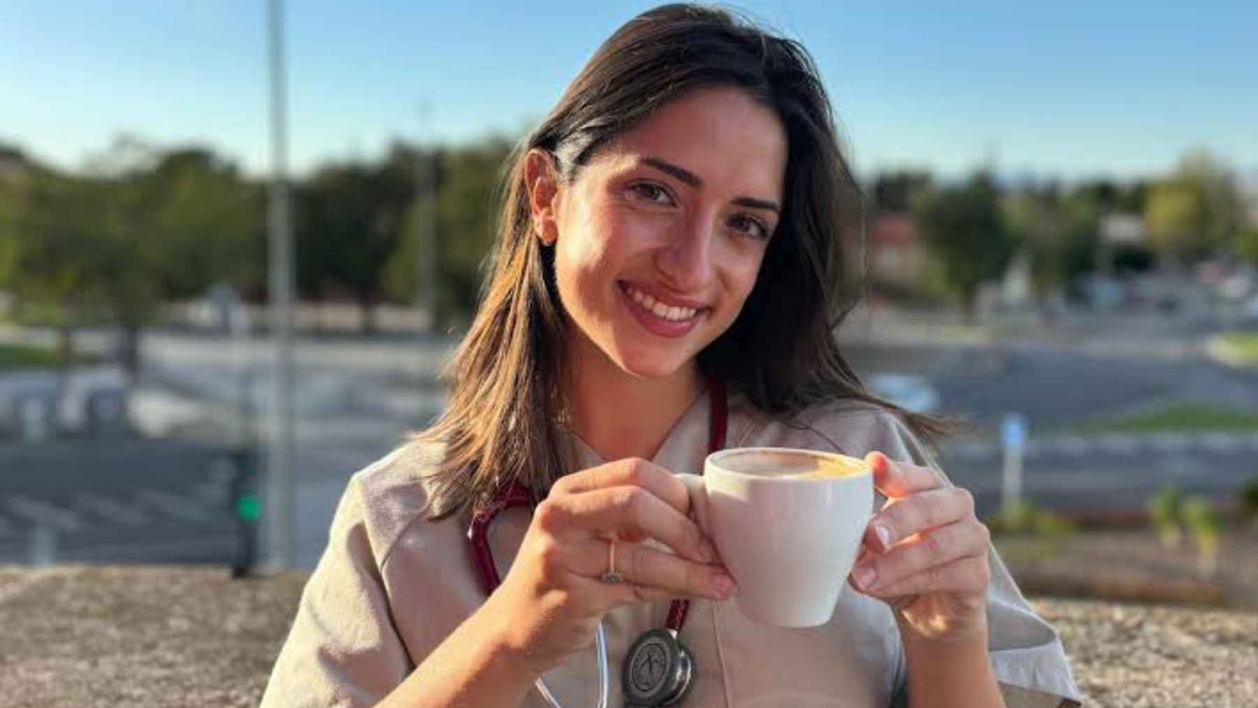 Female doctor holding a cup of coffee outdoors, illustrating the relationship between sleep routines, circadian rhythm, daily alertness and healthy habits