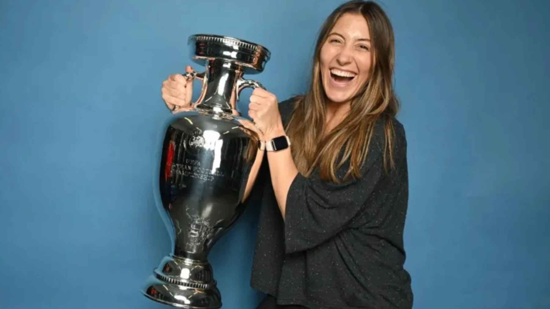 Toscana Viar holding the European Championship trophy while smiling