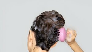 Acondicionador antes del champú: pros y contras del último truco viral para tu cabello